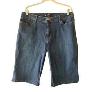 Lee Women’s Modern Series Midrise Fit Denim Shorts